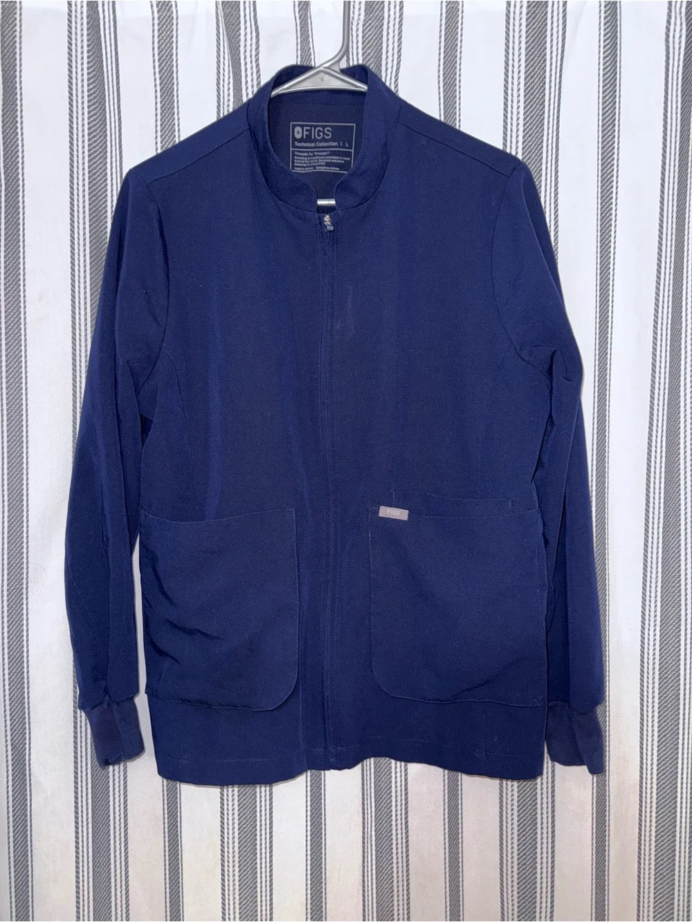 FIGS Navy Women’s Sebina Zip-Front Scrub Jacket
